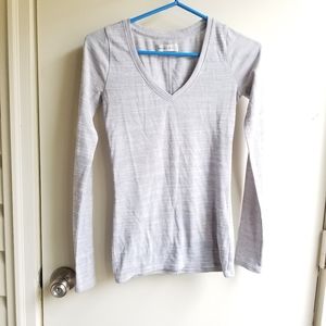 A&F long sleeved light heather gray v-neck